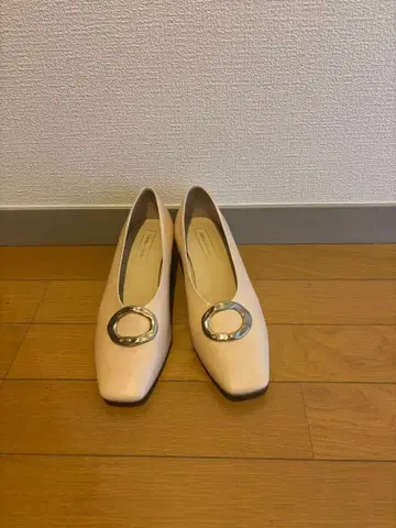 베이지 스퀘어토 펌프스 금속 링 장식