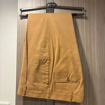 르 스페이드 페르 샤론 베이지 치노 팬츠