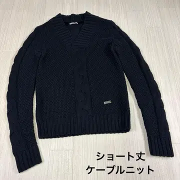 V넥 케이블 짜임 니트 스웨터 숏 기장 블랙