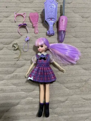 퍼플 헤어의 리카짱 인형과 액세서리
