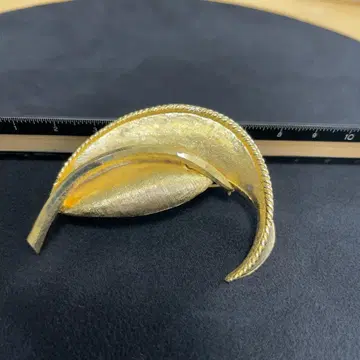 [ 19 ] BSK 미국 빈티지 브로치 골드 리프 70s