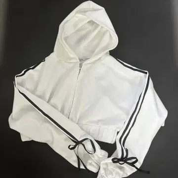 NICE CLAUP 후드 부착 화이트 후드티