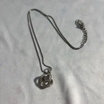 실버 하트형 댄싱 펜던트 목걸이
