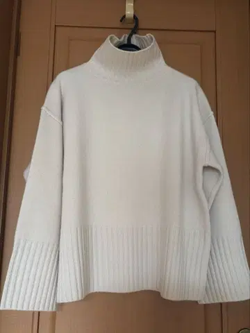 미사용 새상품: 화이트 터틀넥 니트