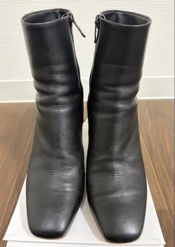 DIANA 블랙 부츠 24.5