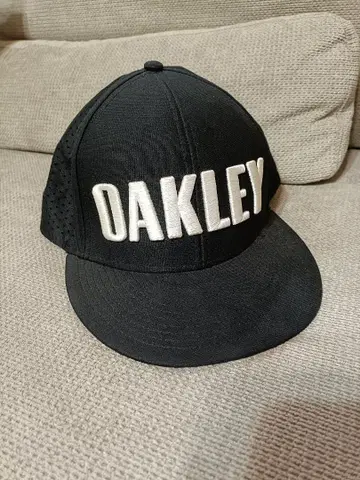 [ 오클리 ] 빅 로고 속건성 야구 모자