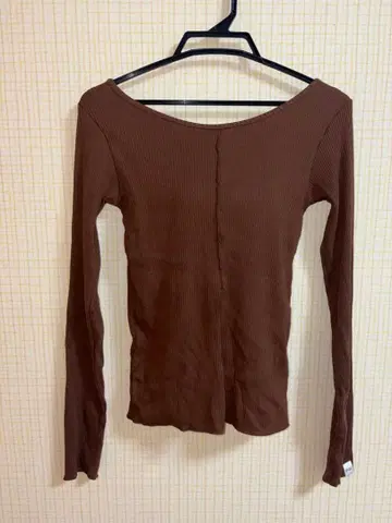 shay 브라운 리브 니트 긴팔 상의