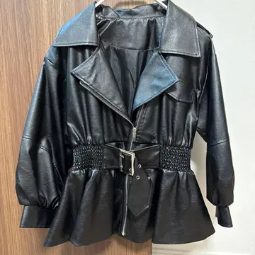 페플럼 가죽 자켓