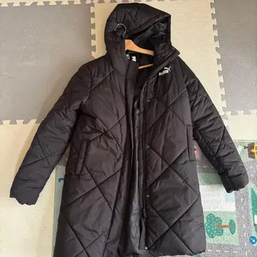 PUMA 블랙 퀼팅 다운 자켓