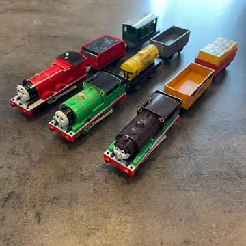 프라레일 퍼시, 초콜릿 퍼시, 제임스 다이너마이트 포함