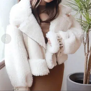 무루아 보아 슬리브 페이크 무스탕