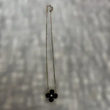 꽃 모양 목걸이