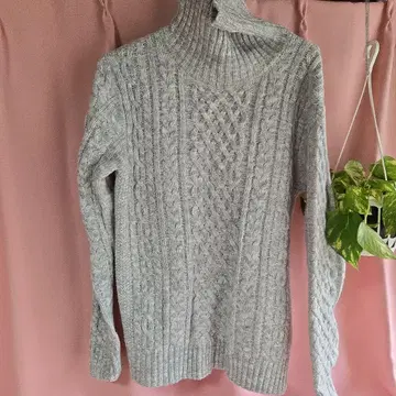 그레이 케이블 니트 터틀넥 스웨터