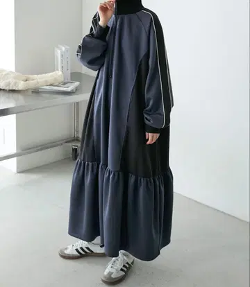 forksy. 하프 지퍼 라인 배색 트랙 저지 원피스