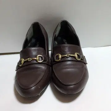 브라운 로퍼 펌프스 골드 체인