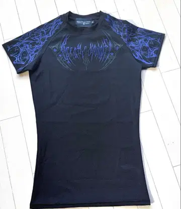 Breathe divinity 컴프레션 T 보라색 시착만 한 상품.