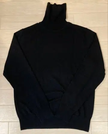 [ 미사용 S ] 유니버설 랭귀지 터틀넥 스웨터