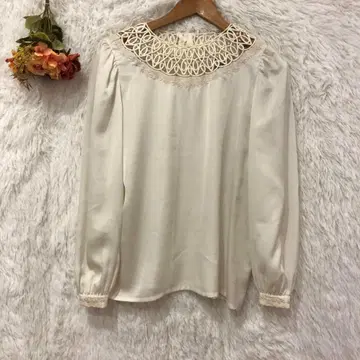 CORDIER 코르디아 자수 레이스 긴팔 블라우스 [ M ] 월드 화이트