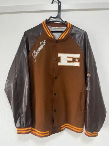 브라운 자수 바시티 자켓