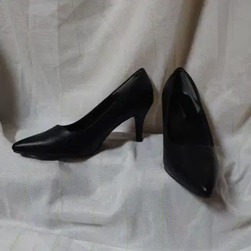 컨디션 최상 LELIEN PLUS 블랙 스틸레토 하이힐 39