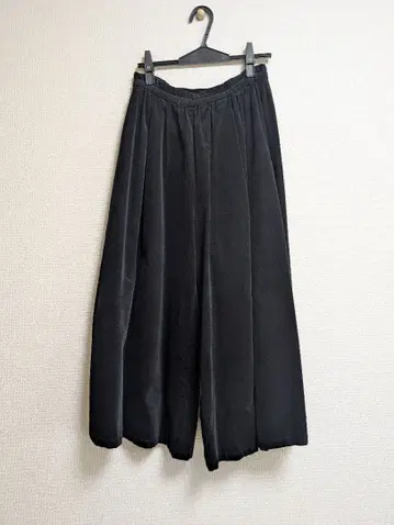 Mother's Industry 블랙 가우초 팬츠