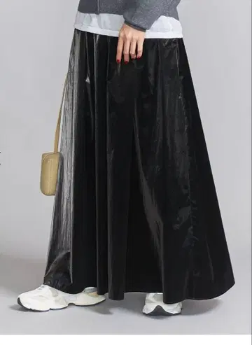 나일론 코팅 개더 플레어 스커트 BEAUTY&YOUTH