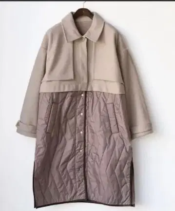 카포크 소재 베이지 롱 코트