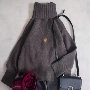 새상품급 GALERIE VIE 파인 울 터틀넥 풀오버 니트