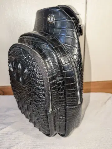 블랙 크로커다일 백팩