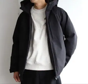 BEAMS 블랙 다운 자켓 후드 부착