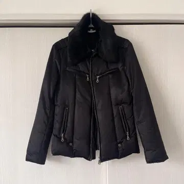 블랙 퍼(fur) 부착 다운 자켓