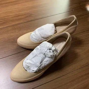 [ 새상품 미사용 ] ROCKPORT 가죽 절개 플랫폼 펌프스