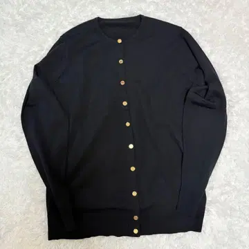 MUSE 두지엠 클라세 가디건 크루넥 골드 버튼 로고 금장 장식