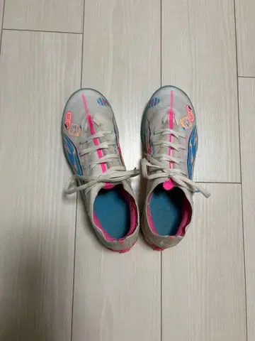 축구화 화이트/핑크/블루