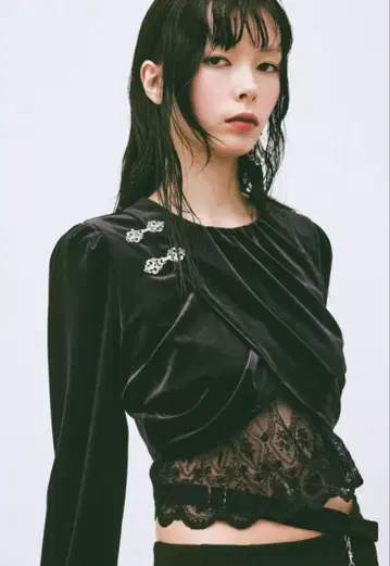 gather neck velour tops Black