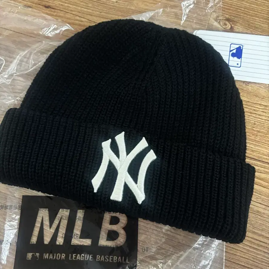 MLB MLB Plush Meow Beanie NY (Black) on Bunjang Global Site.