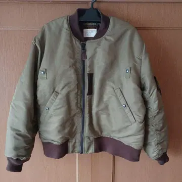 올리브 그린 봄버 자켓