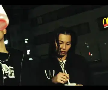 W2R 블랙 지퍼 후드티 S