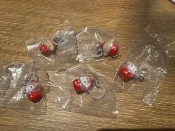 산리오 캐릭터즈 딸기 표시 액세서리