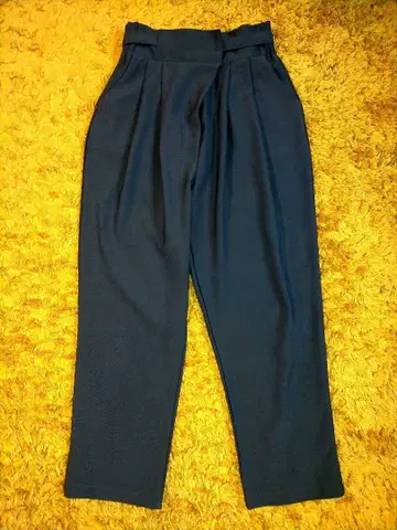 차콜 그레이 하이웨스트 랩 테이퍼드 팬츠