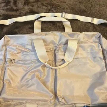 베이지 보스턴 백 숄더 스트랩 포함