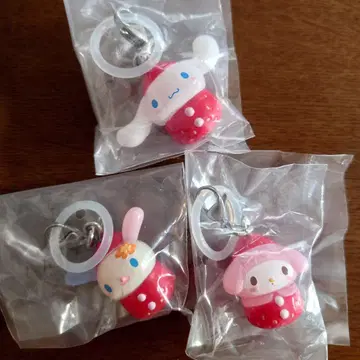 산리오 캐릭터즈 딸기 메지루시 액세서리 가챠 캡슐 토이