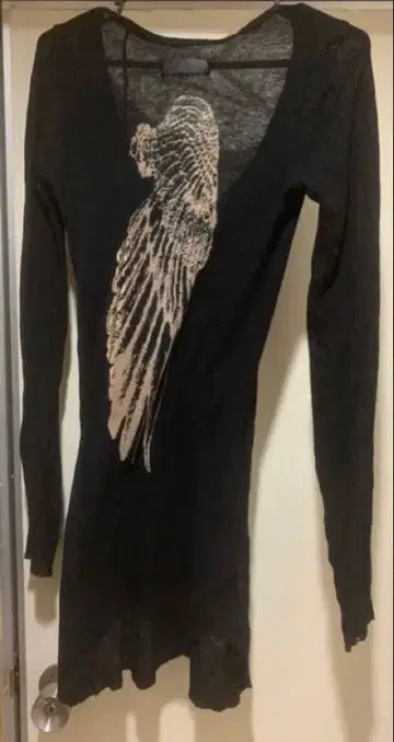 hyde 착용 if 페더 백 프린트 티셔츠 라르크