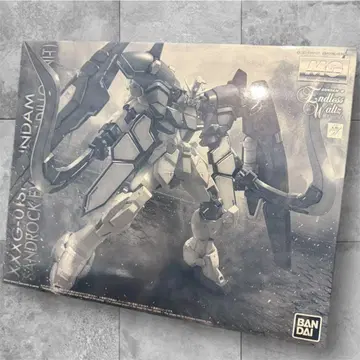 MG 1/100 건담 산드로크 EW 아머디로 장비