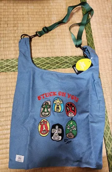 gum master 자수 디자인 숄더백