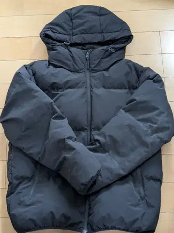 GU 후드 부착 블랙 다운 자켓