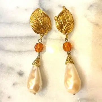 나뭇잎과 흔들리는 펄의 Vintage 귀찌