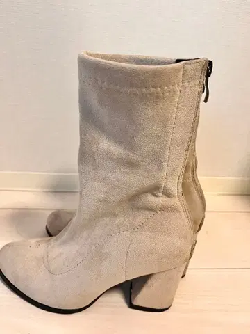 베이지 스웨이드 하이힐 숏부츠