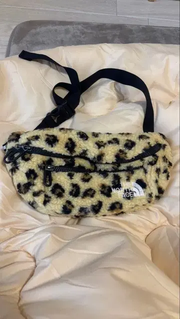 THE NORTH FACE 레오파드 무늬 바디백