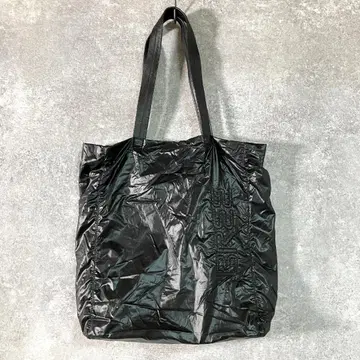 BREE 토트백 세로형 블랙 로고 자수 바닥 있음